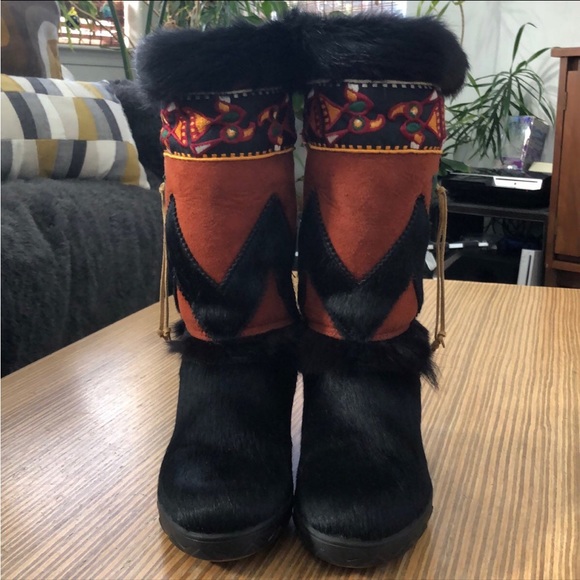 TECNICA Goat Fur and Suede Tall Boots
Size 7 - Picture 2 of 6